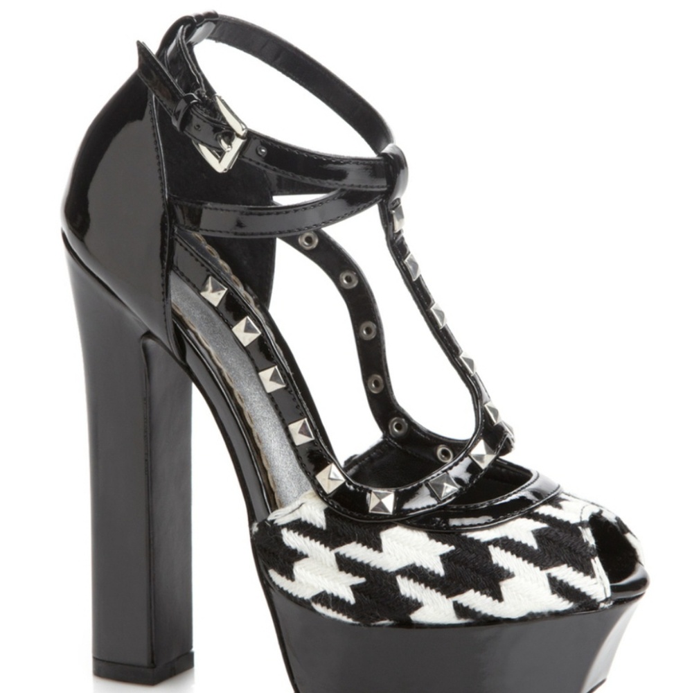 Like new BEBE Platforms.